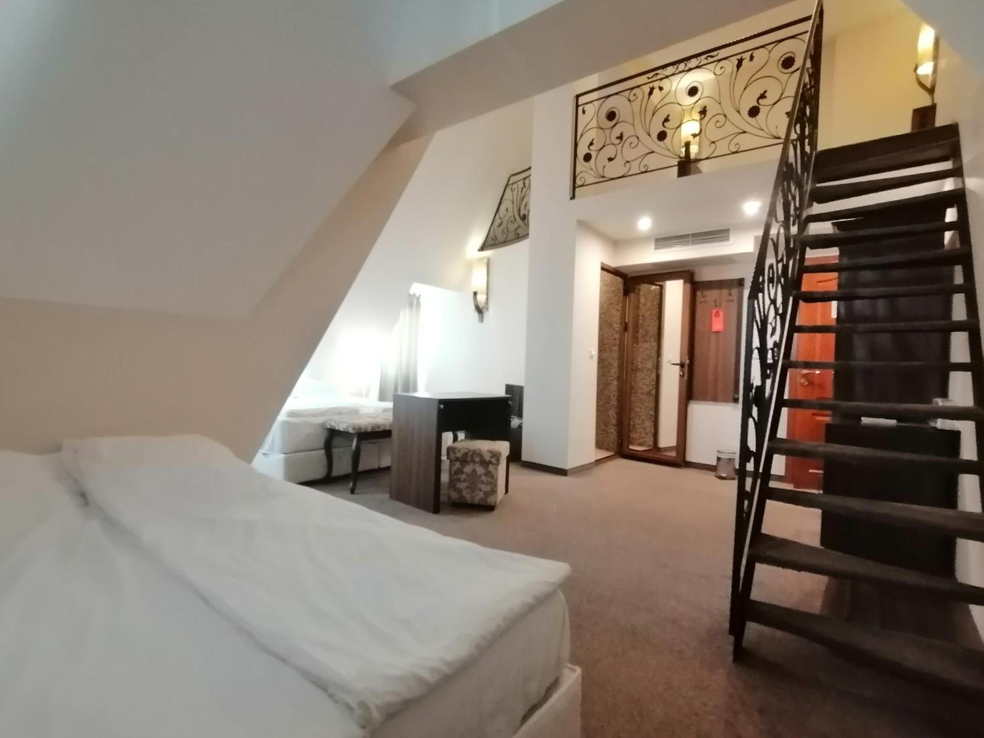 Hotel Aristokrat Обзор Экстерьер фото